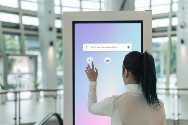 Információs kiosk plázában