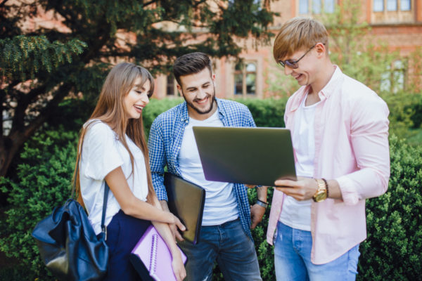 https://www.creatit.hu/wp-content/uploads/2023/06/three-students-stylish-clothes-look-laptop-laugh-university-campus-scaled-600x400.jpg